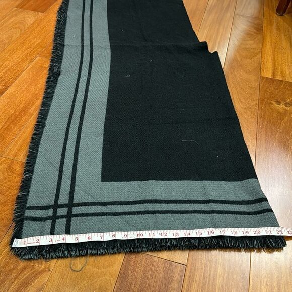 Woolrich Black & Gray Soft Poncho Fringe Wrap One Size - Picture 10 of 10
